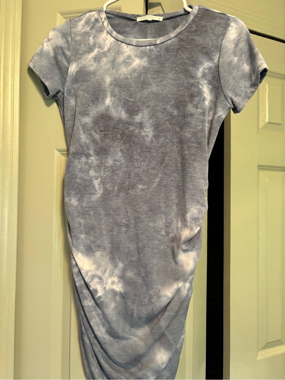 Tie-Dye Short Sleeve Midi Dress - Blue & White cinched at sides